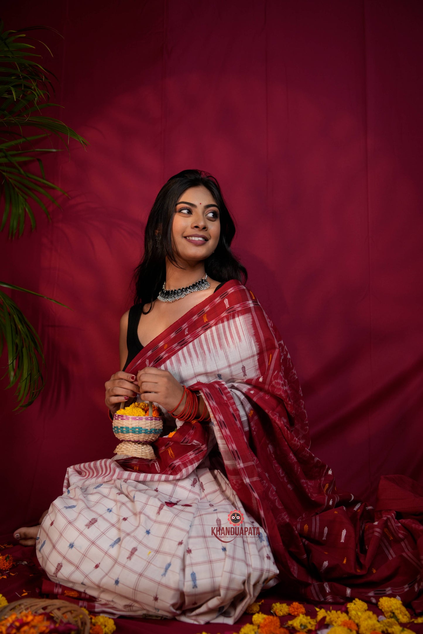 Red & White Colour Fish Design Cotton Saree For Women