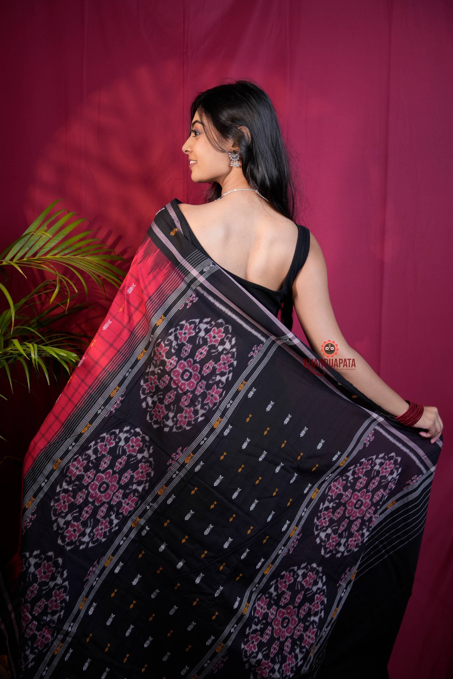 Red & Black Colour Fish Design Cotton Saree For Women
