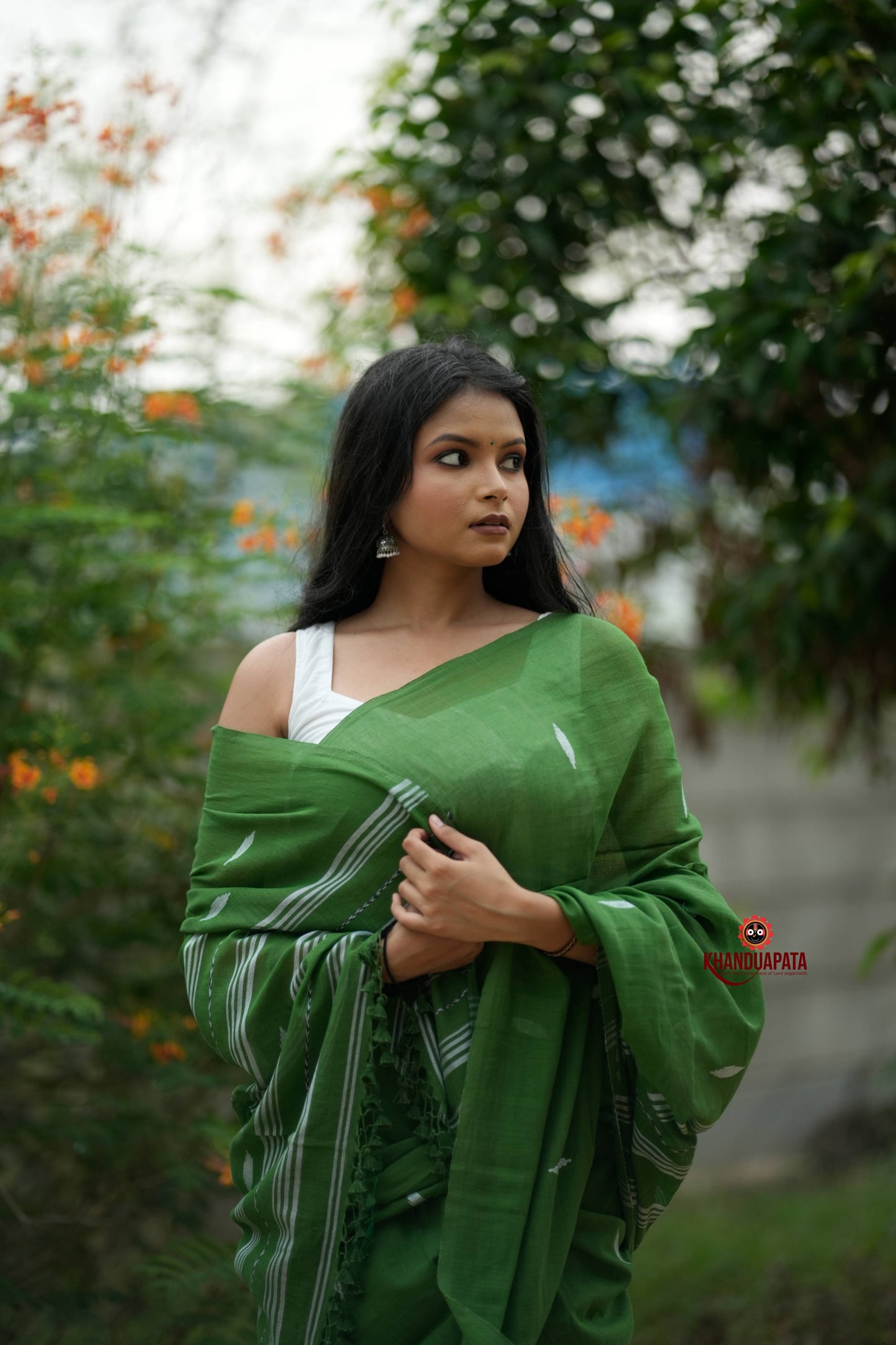 Green & White Leaf Pattern Cotton Saree For Women