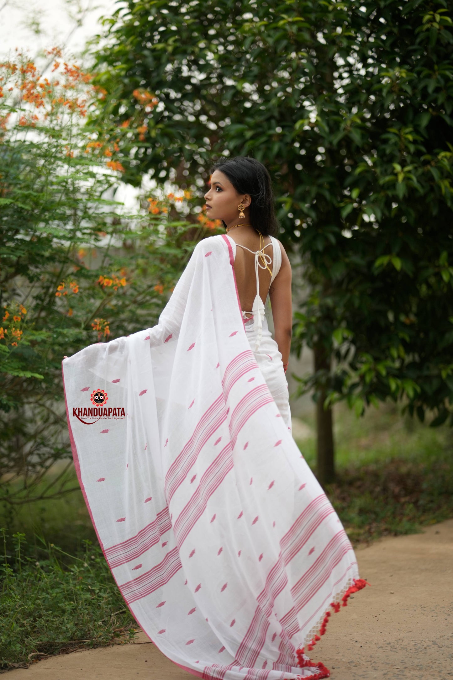 White & Red Leaf Pattern Cotton Saree For Women