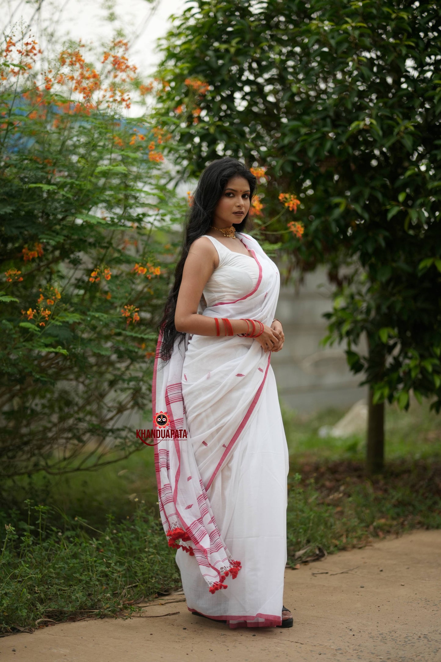White & Red Leaf Pattern Cotton Saree For Women