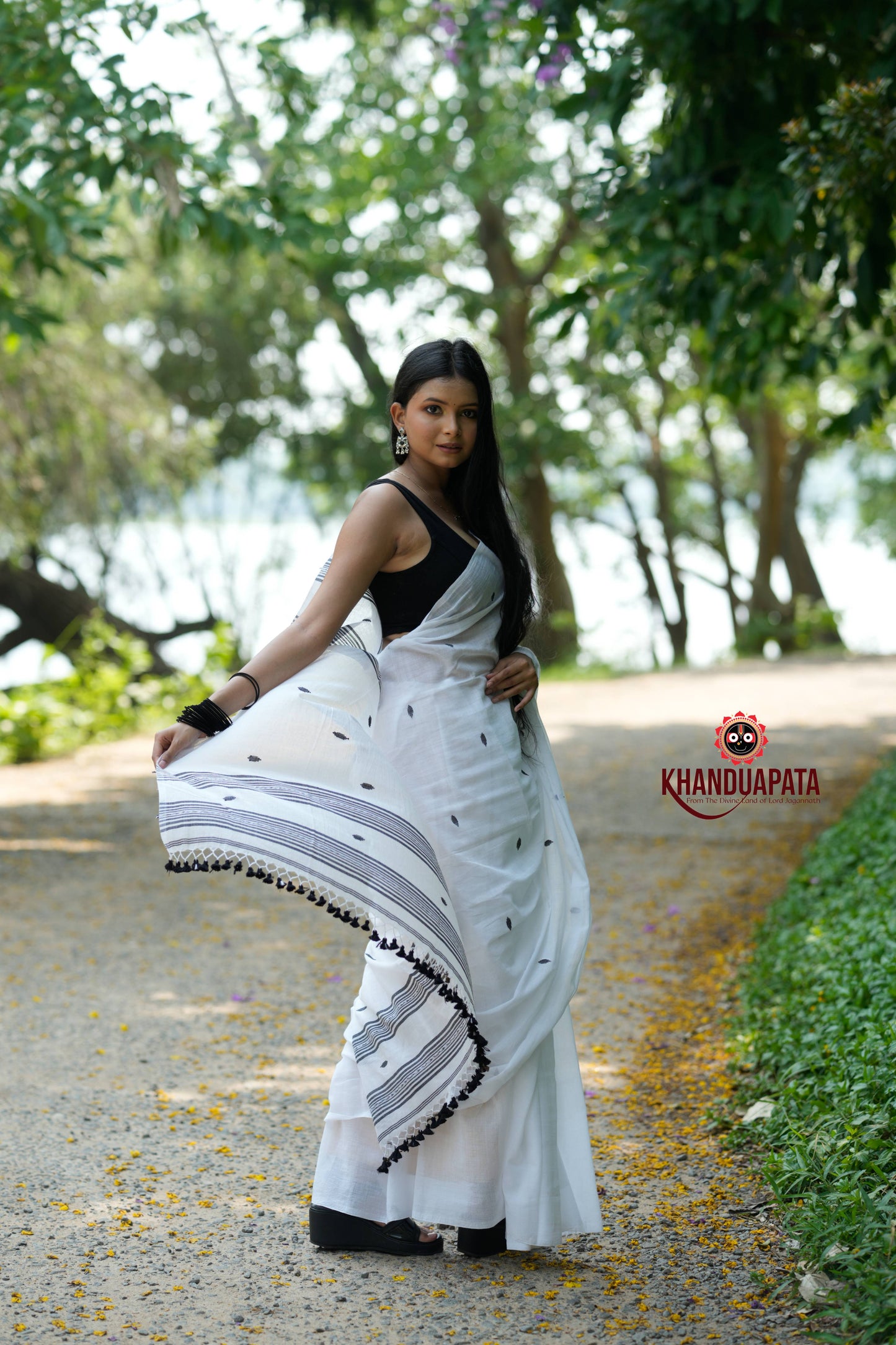 White & Black Leaf Pattern Cotton Saree For Women