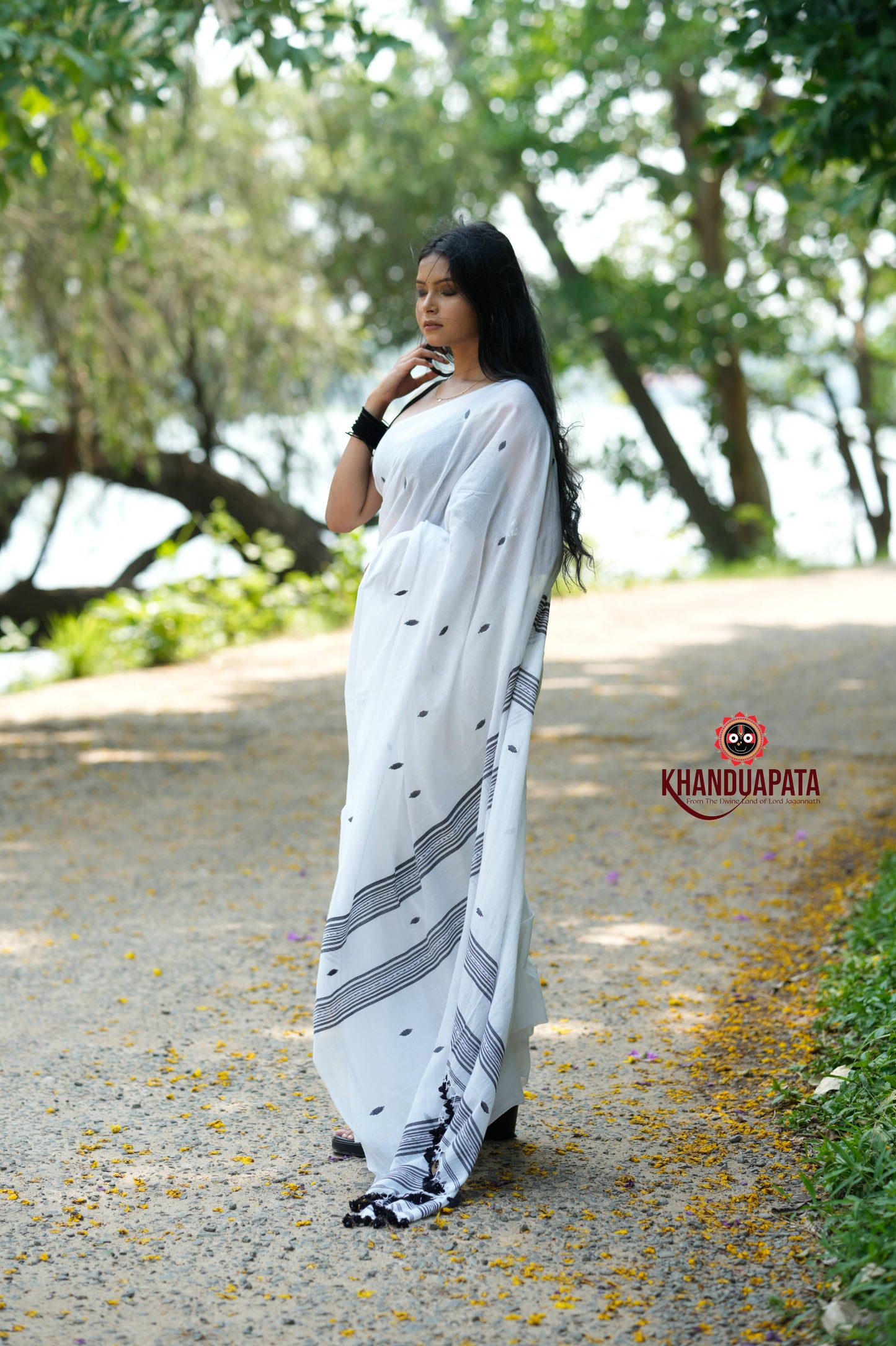 White & Black Leaf Pattern Cotton Saree For Women