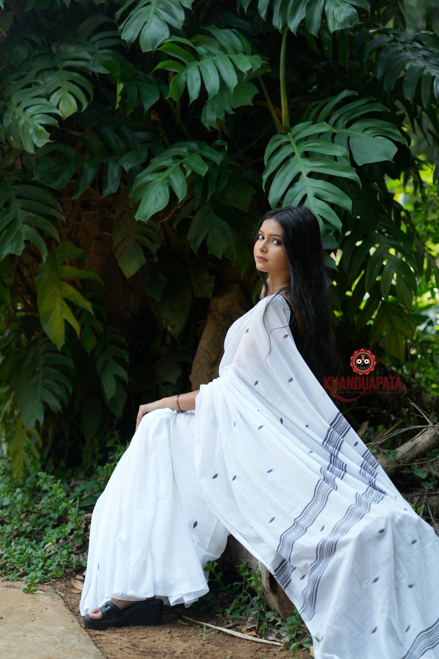 White & Black Leaf Pattern Cotton Saree For Women