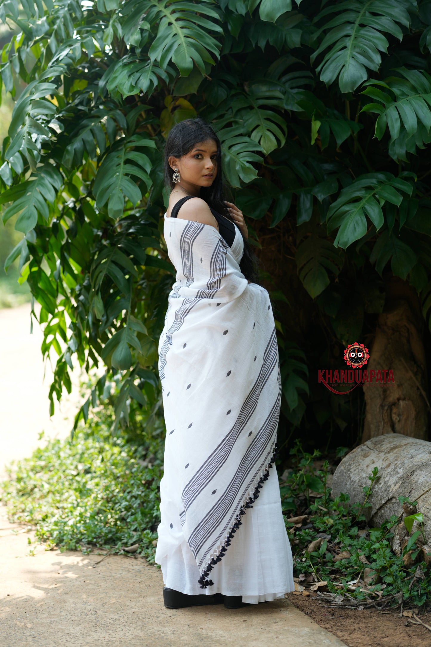 White & Black Leaf Pattern Cotton Saree For Women