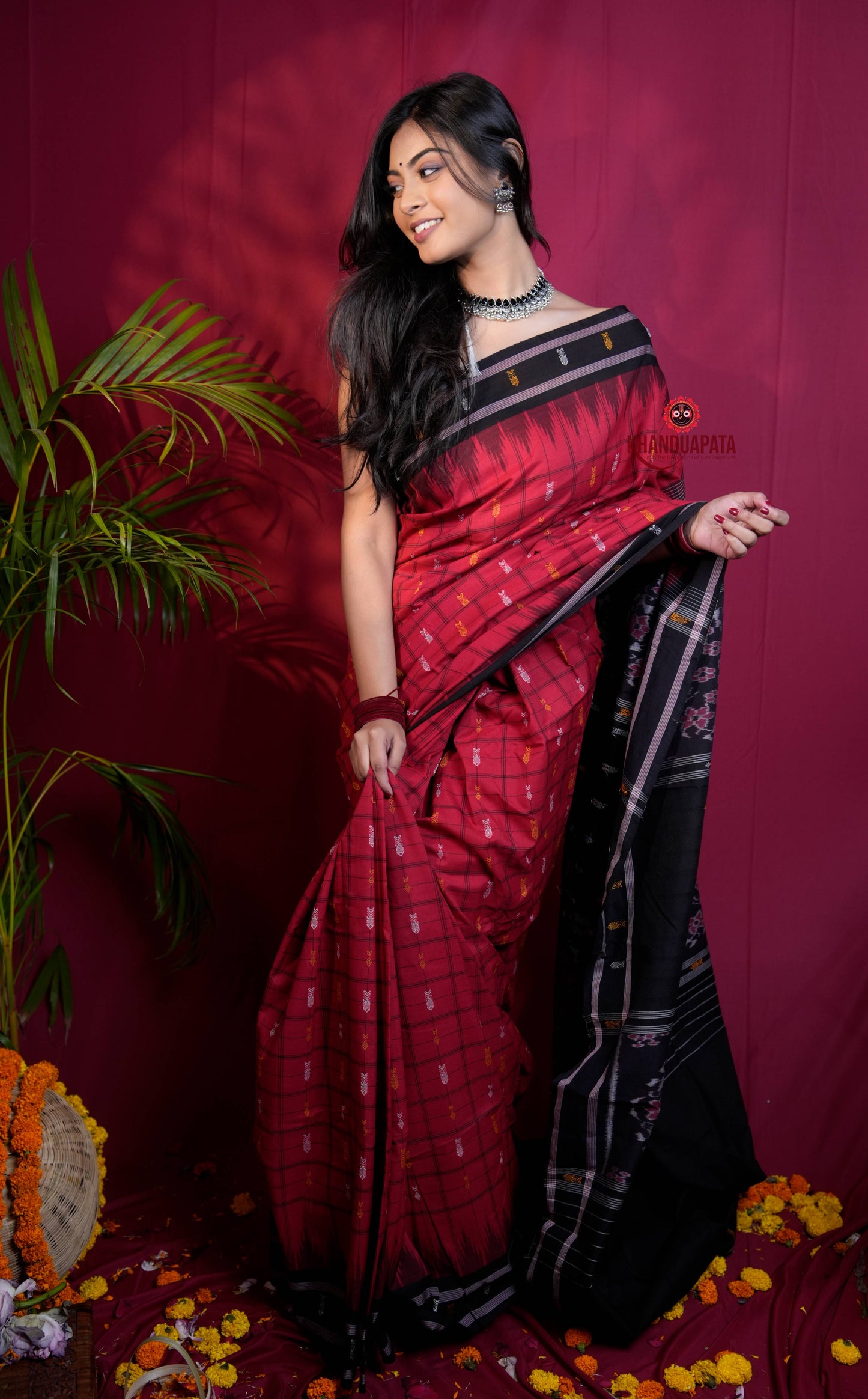 Red & Black Colour Fish Design Cotton Saree For Women