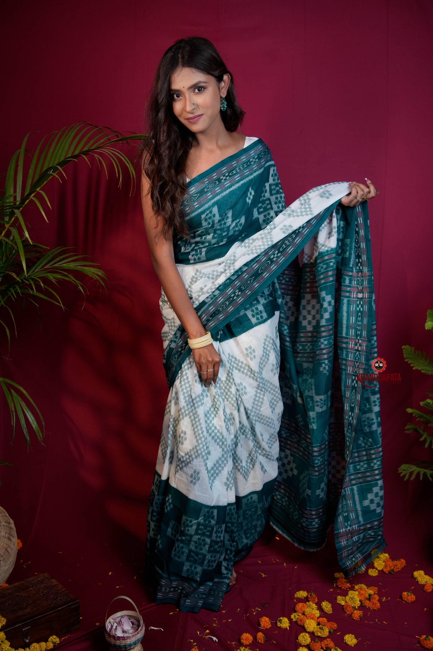 Green & White Colour Body Design Cotton Saree For Women