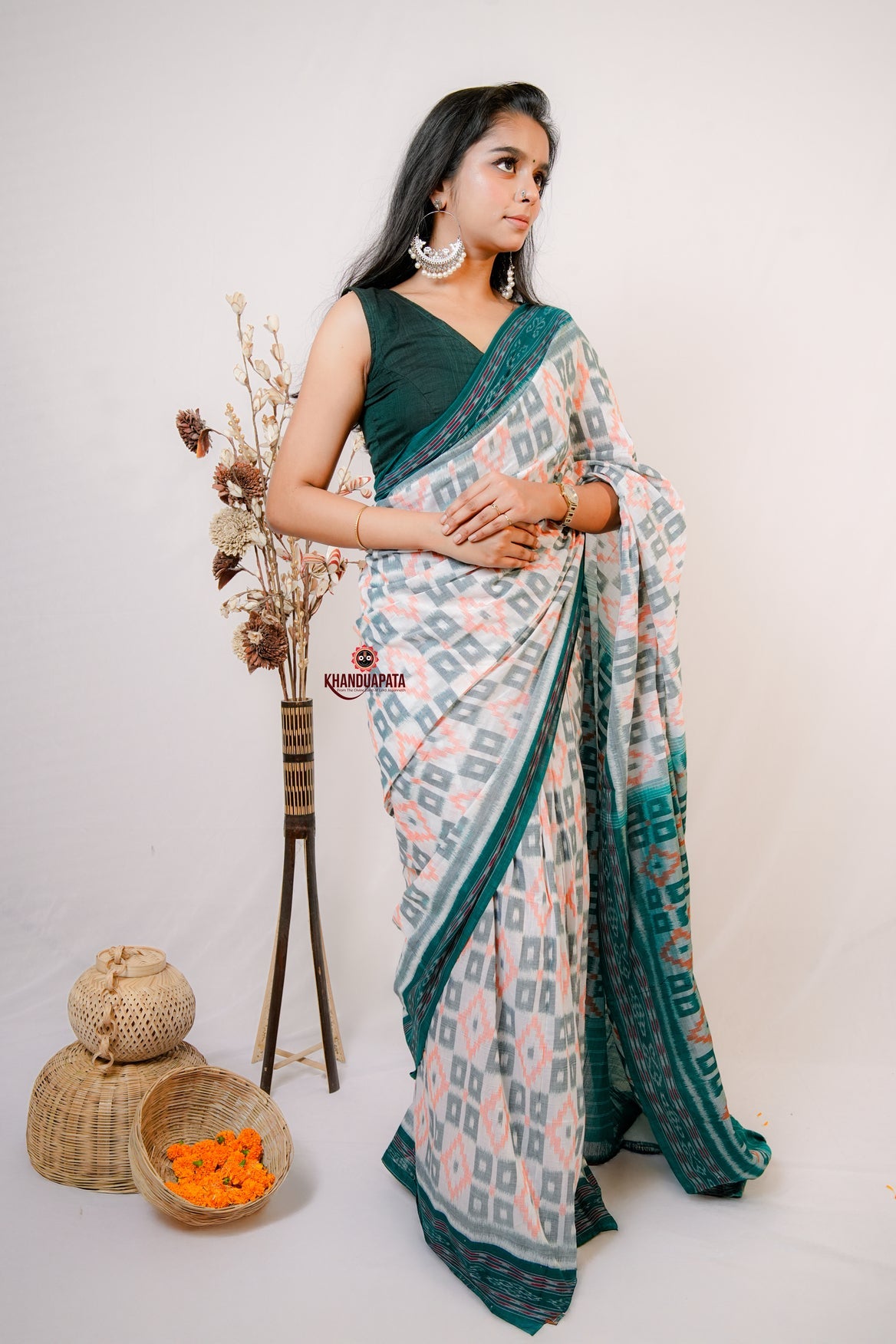 White Special Box Design Cotton Saree For Women
