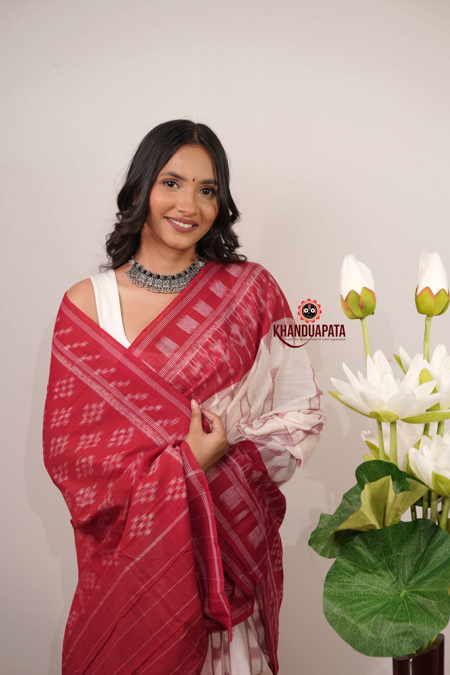 Red & Off White Body Design Cotton Saree For Women