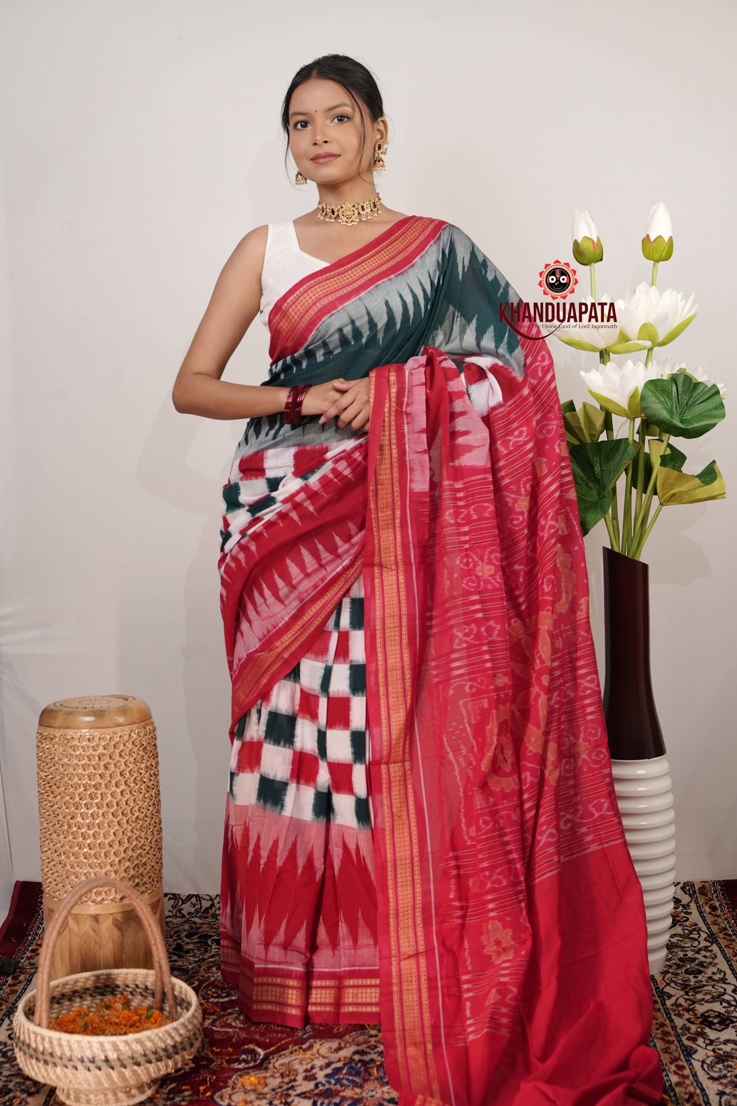 Green & Red Box Pasapali Design Cotton Saree For Women