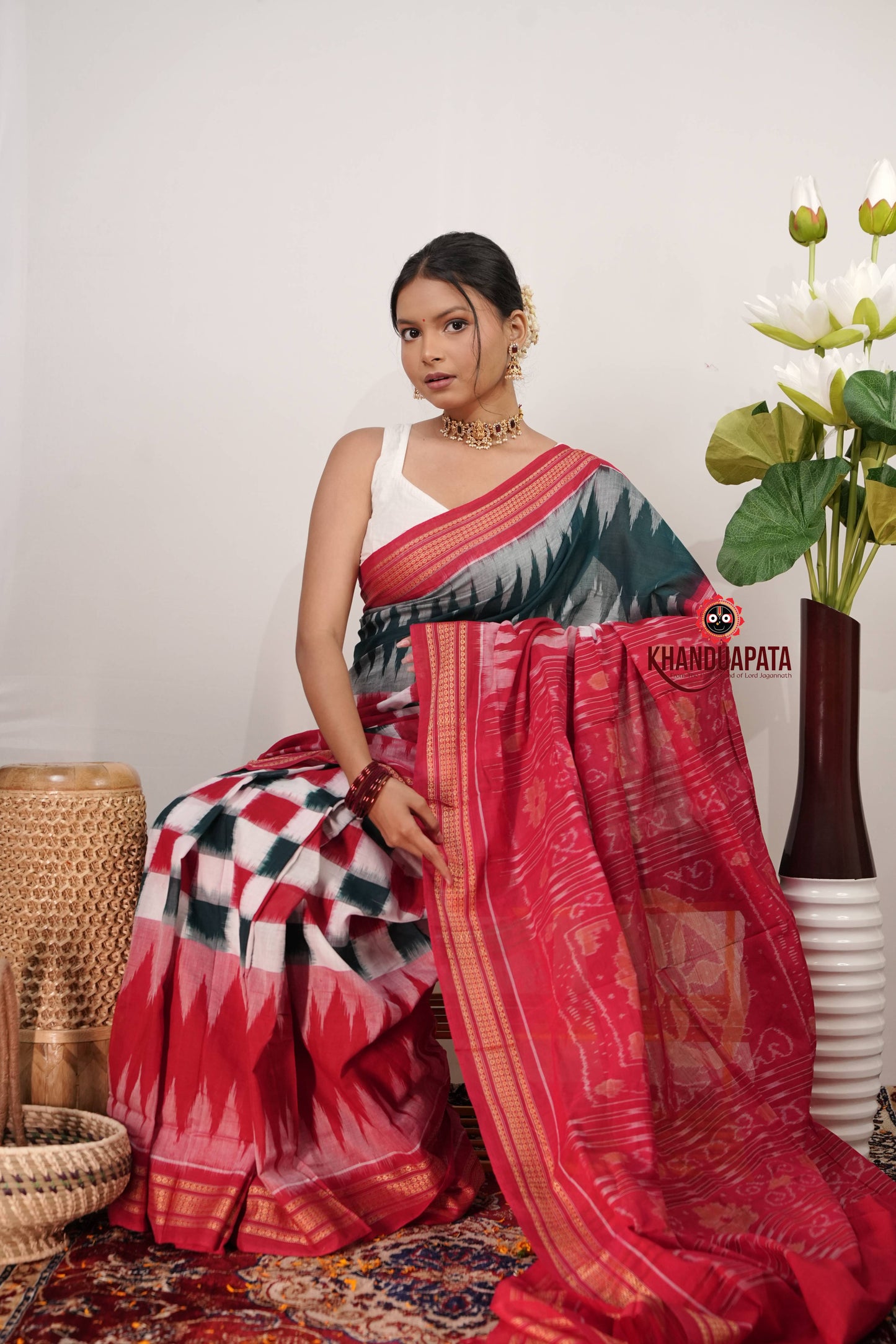Green & Red Box Pasapali Design Cotton Saree For Women